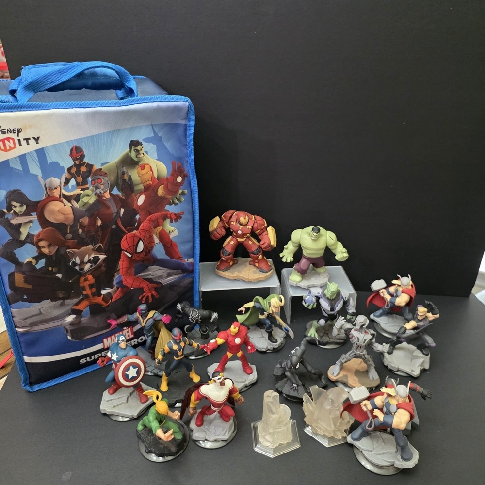 Disney Infinity Marvel Figures Lot Of 17 With Marvel Heros Carrying Case
